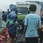 Walah! Korban Banjir Nekat Blokir Tol Tangerang-Merak