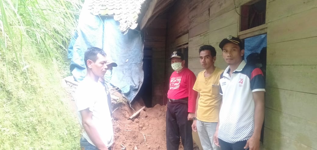 Bencana Longsor Terjang Mandalawangi