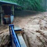 Diterjang Banjir, Sejumlah  Titik Jalan di Cilegon Terputus