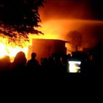 Kebakaran Hebat Di Kawasan Akong Tangerang Sasar Gudang Limbah Kain