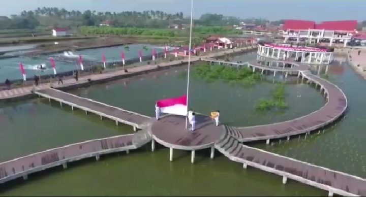 Keren, Ada Pengibaran Bendera Merah Putih di Ketapang Urban Aquaculture Mauk