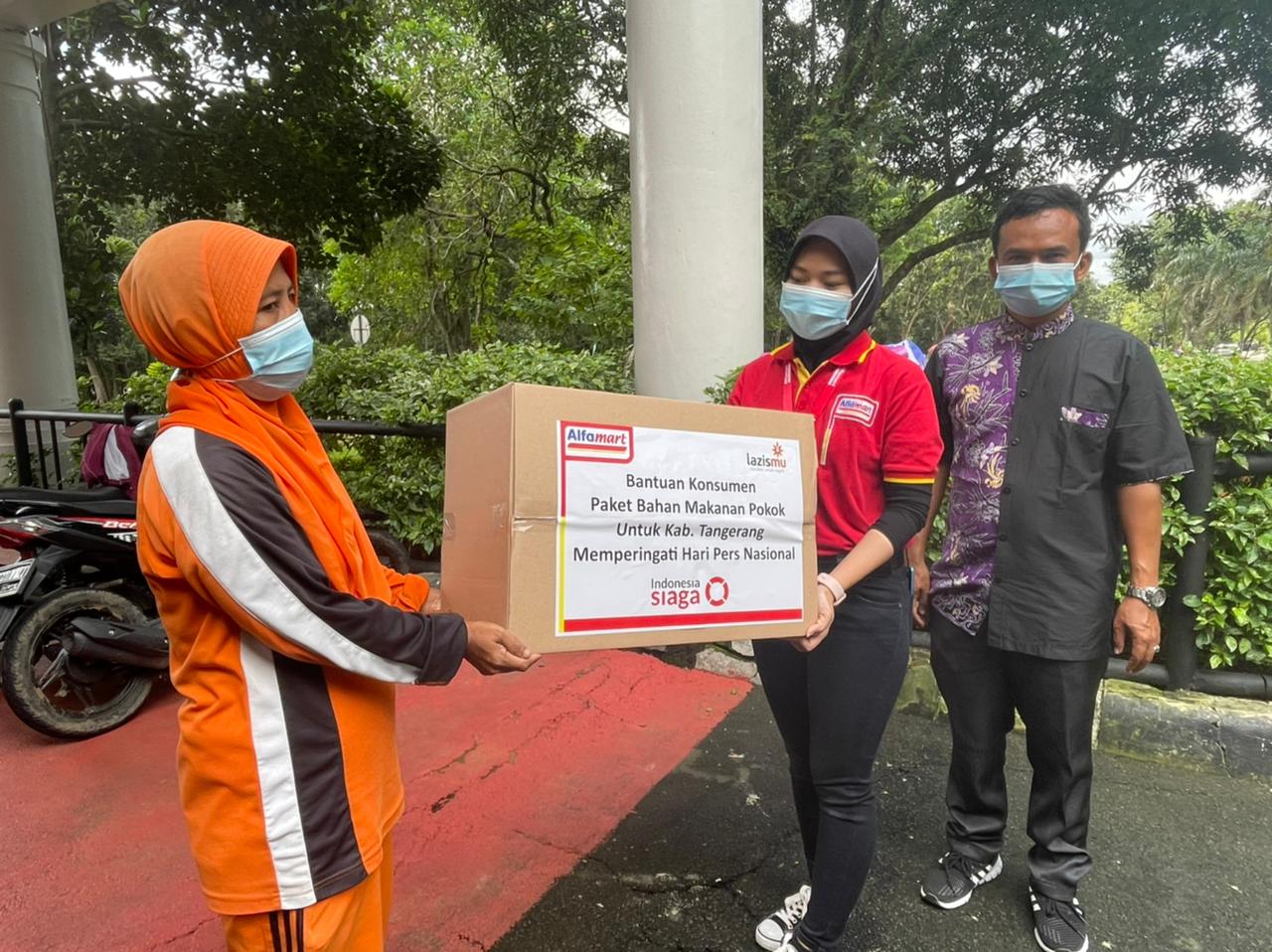 Gandeng LazisMu dan Alfamart PWI Kabupaten Tangerang Salurkan Paket Sembako di HPN 2021