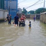 Pengungsi Korban Banjir Kadu Curug  Dapat Bantuan PMI Kabupaten Tangerang