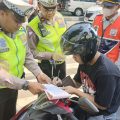 100 Pelanggar Ditegur Simpatik Polisi dalam Operasi Patuh Jaya 2024 di Tangerang