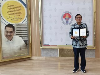 Ketua Umum PWI Pusat, Hendry Ch Bangun, Terima Penghargaan Kemenpora atas Dedikasi Jurnalistik Olahraga