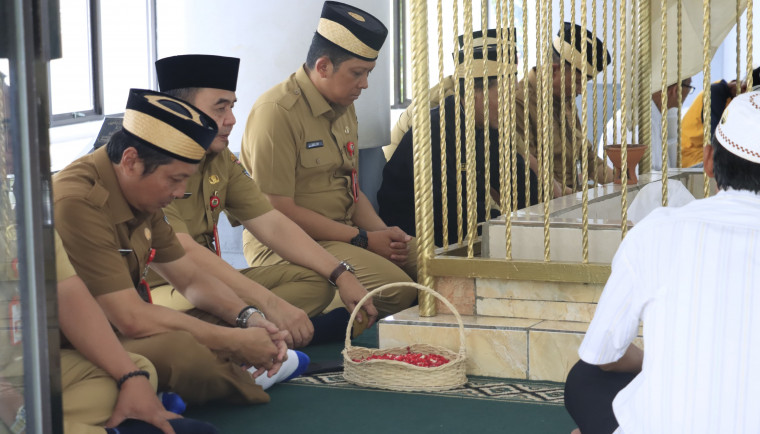Sambut Hari Jadi ke-392, Pj Bupati Tangerang Ziarah ke Makam Raden Aria Wangsakara
