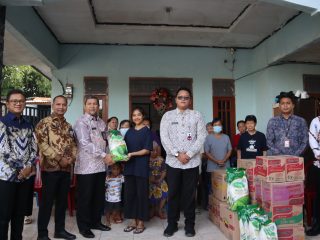 Kementerian Imigrasi Salurkan Bantuan Sosial di Tangerang, Dukung Lansia di LKSLU Kasih Anugerah