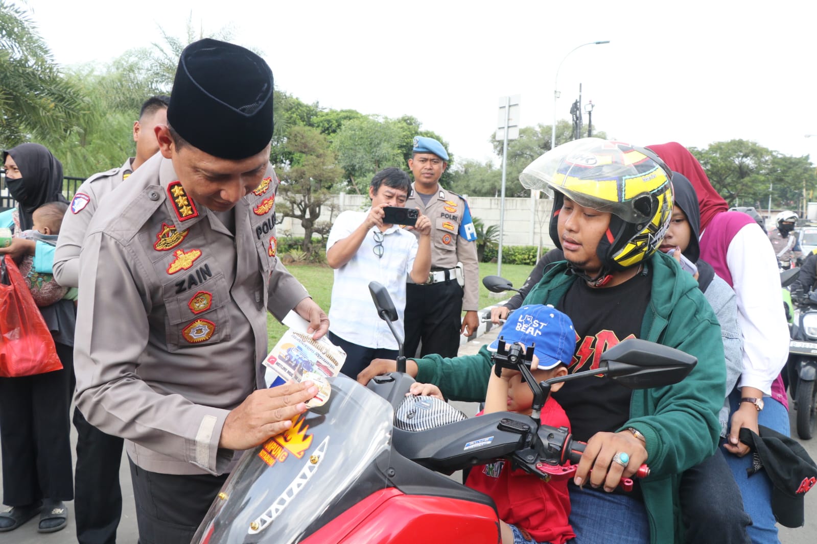 Kapolres Tangerang Kota Turun ke Jalan, Gencarkan Sosialisasi Call Center 110 untuk Mudik Aman
