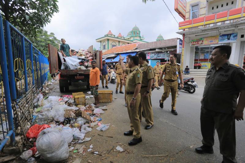 Tinjau Kali Sipon, Wali Kota Tangerang Minta OPD Bergerak Aktif Tanpa Menunggu Perintah