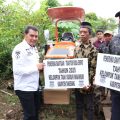 Dorong Produktivitas Pertanian, Usai Panen Jagung Pulut, Bupati Tangerang Serahkan Bantuan Traktor