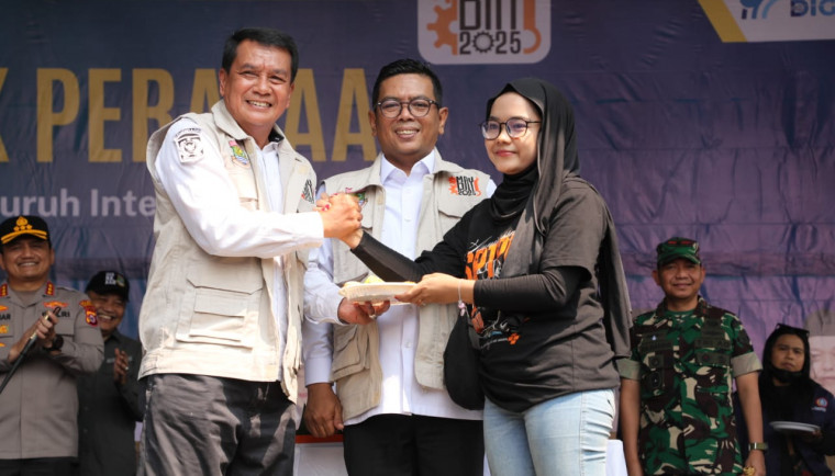 Hadiri May Day 2025 di Kabupaten Tangerang, Gubernur Banten Dorong Sinergi Tripartit untuk Kesejahteraan Buruh