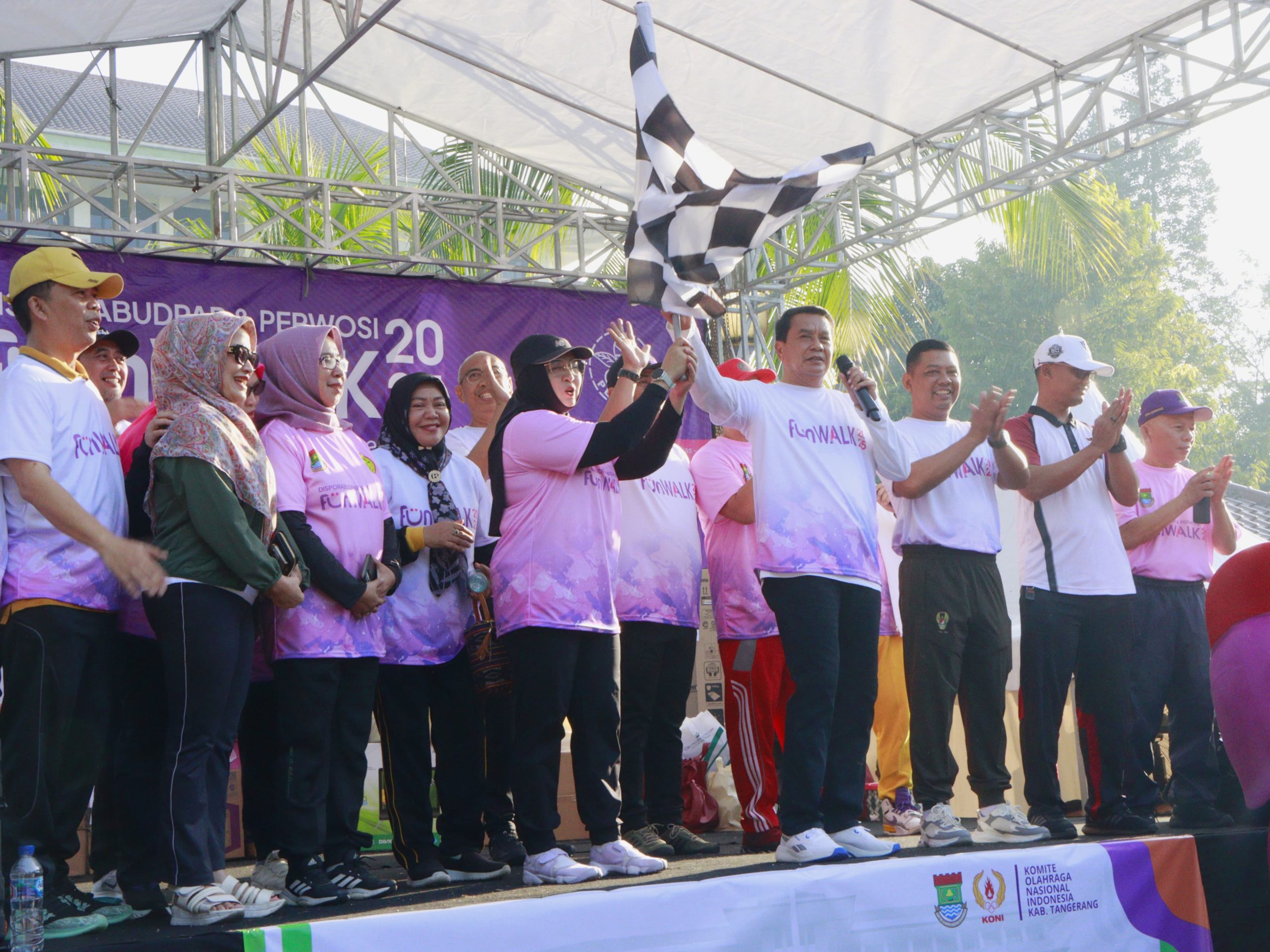 Ribuan Warga Meriahkan Funwalk 2025, Bupati Ajak Warga Jaga Semangat Kebersamaan