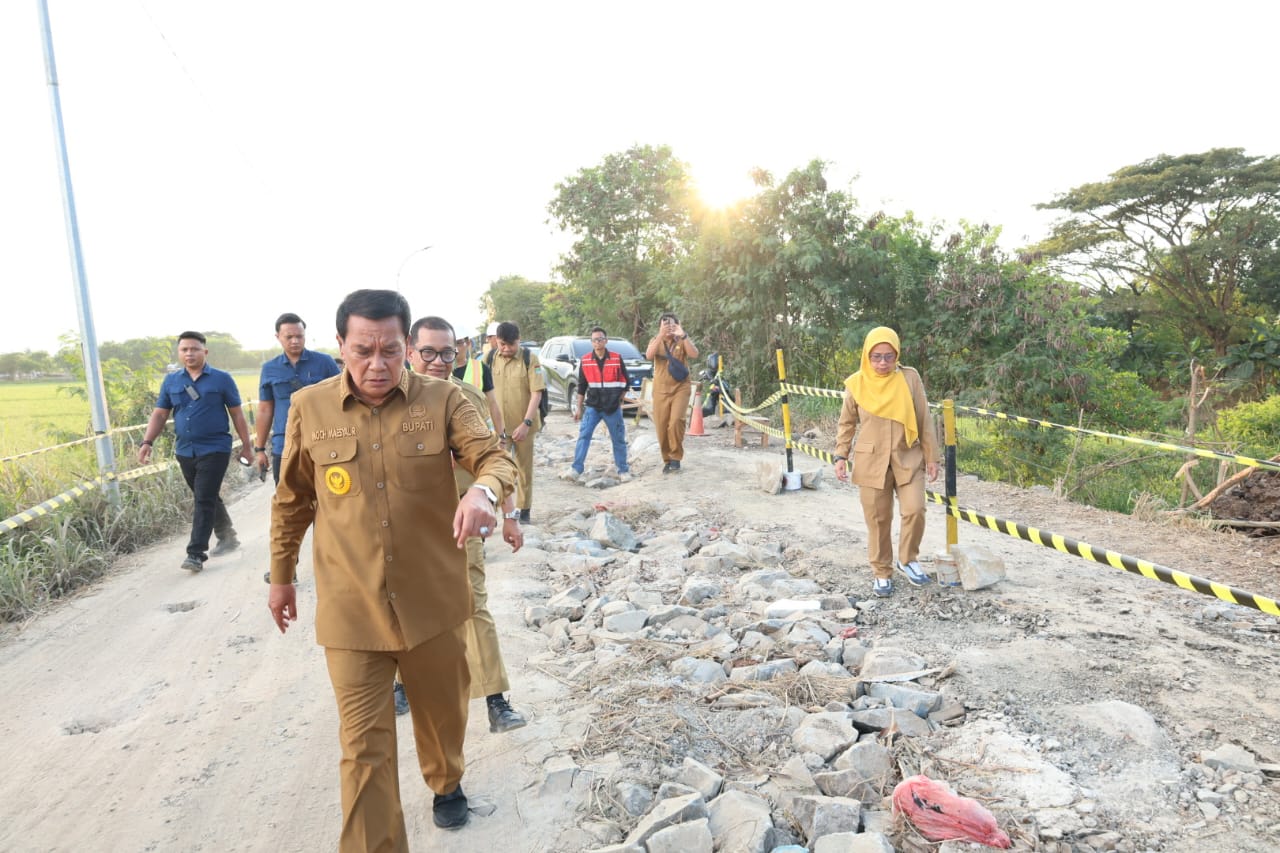 Tinjau Langsung Perbaikan Jalan Jati Gintung–Cituis, Bupati Tangerang Targetkan Rampung 120 Hari