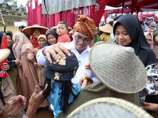 Gubernur Banten Luncurkan Program Sarjana Penggerak Desa, Warga Citorek Sambut Meriah