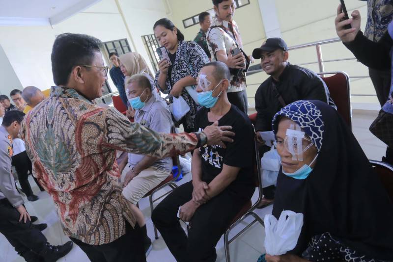 Hadri Bakti Kesehatan di RSUP Sitanala, Wali Kota Sachrudin Apresiasi Operasi Katarak Gratis