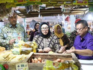 Harga Minyak Naik, Wabup Intan Tinjau Operasi Pasar di Tigaraksa