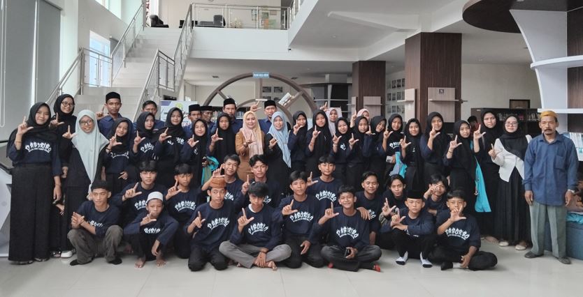 MTs Salafiyyah Darul Bayan Rayakan Kelulusan dengan Wisata Literasi dan Sejarah