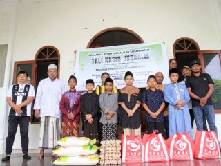 Wartawan Papua Tebar Berkah: dari Gereja, Pesantren, hingga Panti Asuhan Dapat Bantuan
