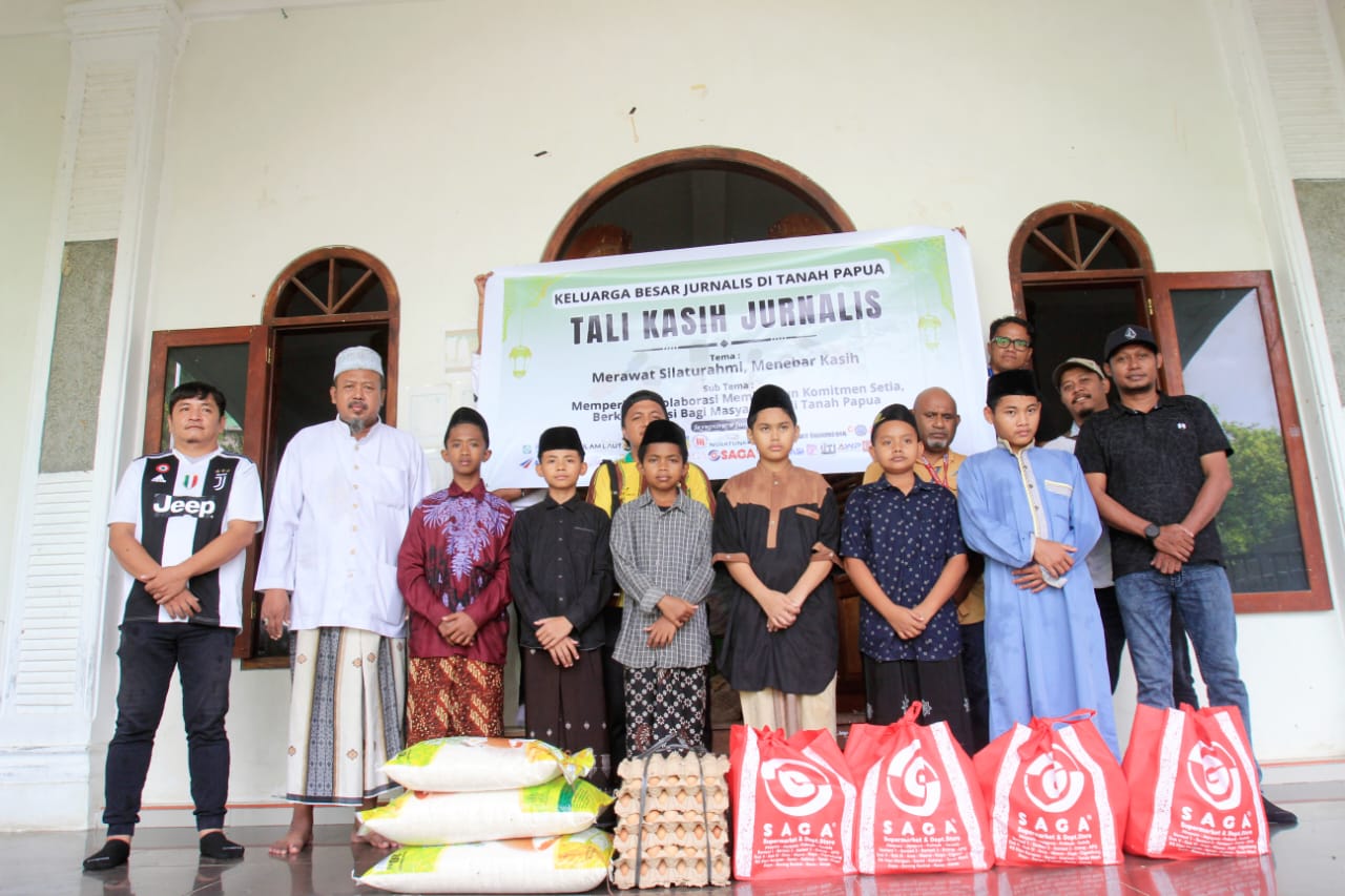 Wartawan Papua Tebar Berkah: dari Gereja, Pesantren, hingga Panti Asuhan Dapat Bantuan