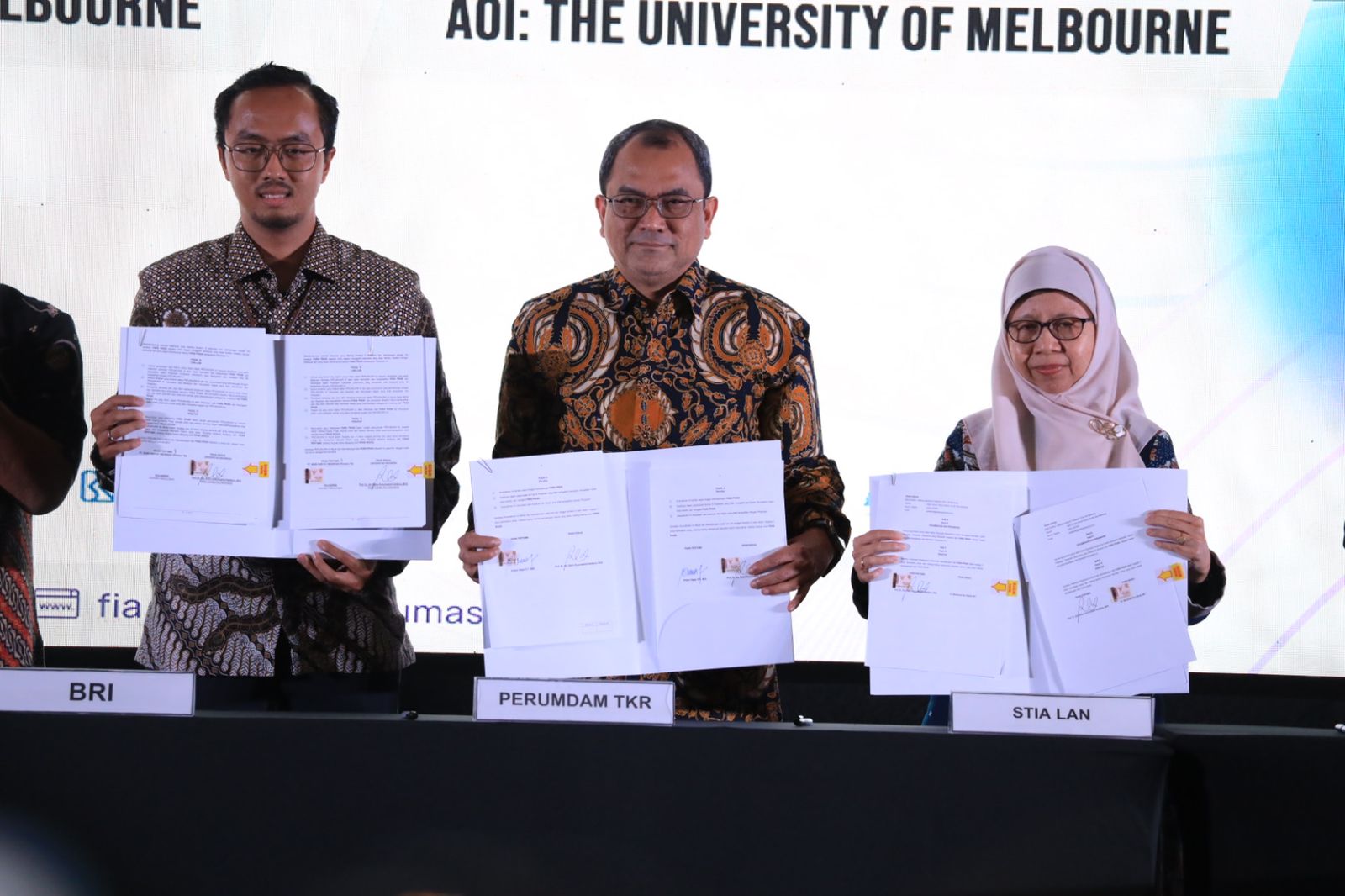 Raih Dua Penghargaan dari UI, Perumdam TKR Diakui Sebagai Mitra Strategis Dunia Pendidikan