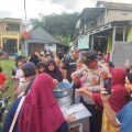 Unik, Kapolsek Tigaraksa Borong Jajanan Bagikan ke Warga di Hari Bhayangkara