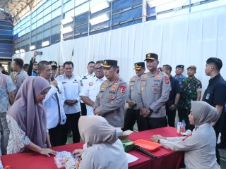 Kapolri Sambangi PT Adis Balaraja, Santuni Yatim dan Tinjau Bakti Sosial