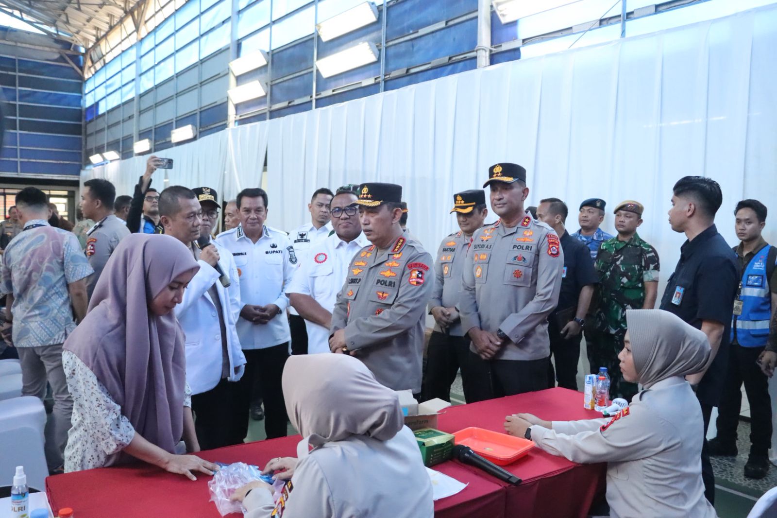 Kapolri Sambangi PT Adis Balaraja, Santuni Yatim dan Tinjau Bakti Sosial