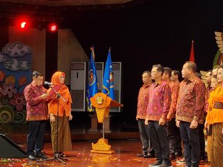 PWI Bali Resmi Dilantik, Hendry CH Bangun Ingatkan Wartawan Jaga Etik