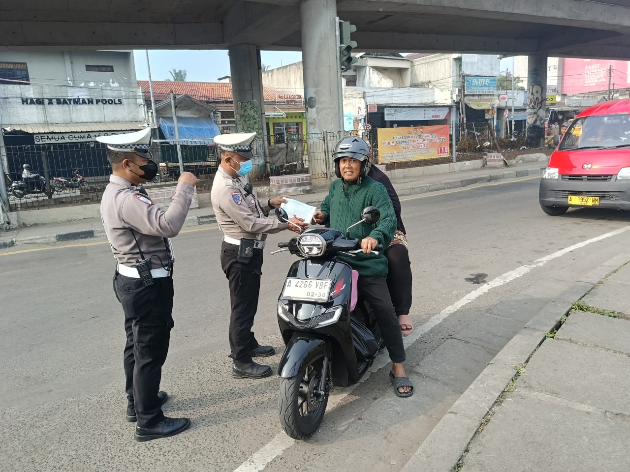 Satlantas Polresta Tangerang Tegur dan Tindak Puluhan Pelanggar Lalu Lintas pada Operasi Patuh Maung 2025