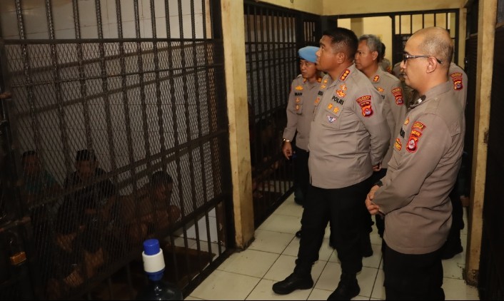 Kapolresta Tangerang Cek Rutan Mapolresta, Pastikan Hak Ibadah Tahanan Terjamin