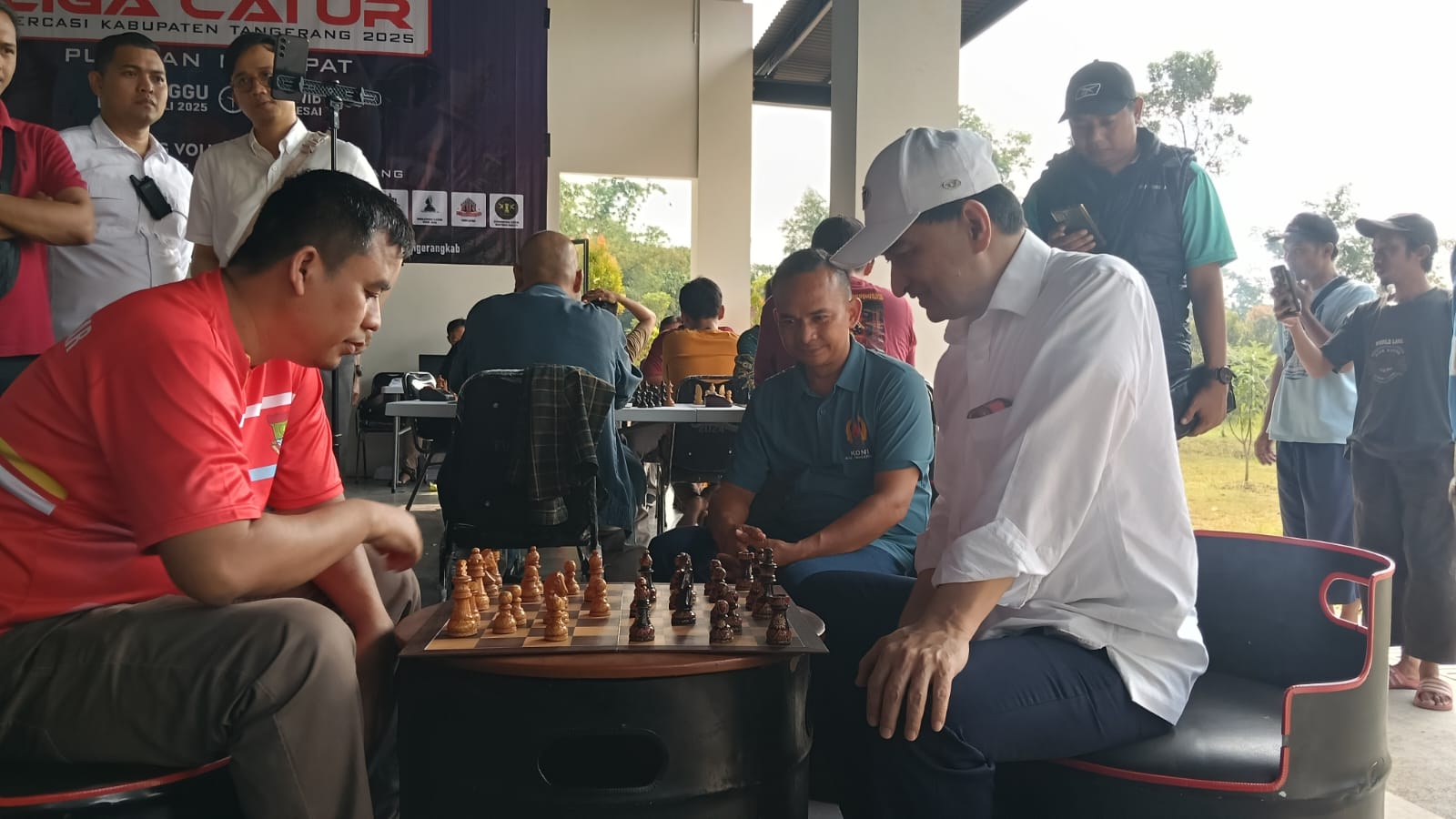 Skakmat! Kunjungi Liga Catur, Wakil Gubernur Banten Tumbangkan Pengurus Percasi