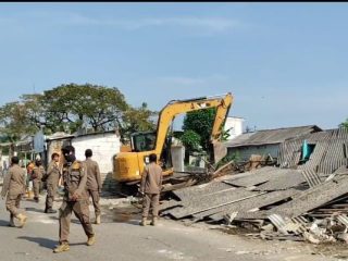 Sungai Cidurian Disiapkan untuk Ketahanan Pangan, 194 Bangunan Liar di Bantaran Diratakan