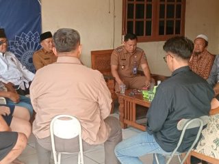 Warga Terjepit, Pagar Proyek Mega Ria Tutup Akses, Camat: “Saya No Comment”