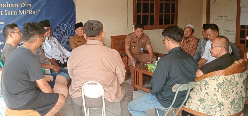 Warga Terjepit, Pagar Proyek Mega Ria Tutup Akses, Camat: “Saya No Comment”