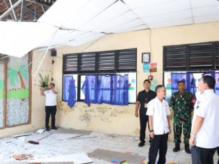 Bupati Tangerang Tinjau SDN Kedung Dalam 2 Usai Atap Roboh, Pemkab Siapkan Rehabilitasi Cepat