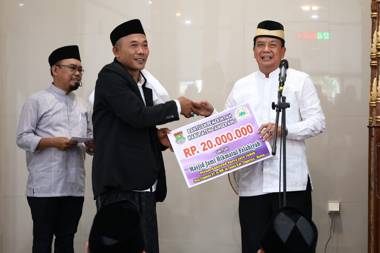 Hidupkan Kembali Program Jumling, Bupati Tangerang Serahkan Bantuan Rp20 Juta untuk Masjid