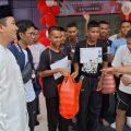 Rakyat Memberi Bagikan Makan Gratis ke Petugas Paskibra Panongan