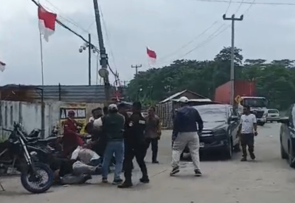 Wartawan Dianiaya Saat Meliput Penyegelan Pabrik Genesis di Serang, PWI dan IJTI Kecam Keras!