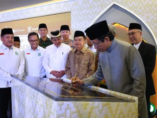 Masjid Raya Baitul Mukhtar BSD Resmi Berdiri, Jusuf Kalla dan Menag Hadiri Peresmian Masjid Megah