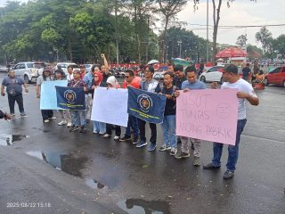 PWI Serang Raya Gelar Aksi Solidaritas, Tuntut Usut Tuntas Pengeroyokan Wartawan di PT GRS