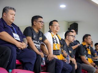 Saksikan Laga Dewa United Vs Persik Kediri, Gubernur Andra Soni Puji Kualitas BIS