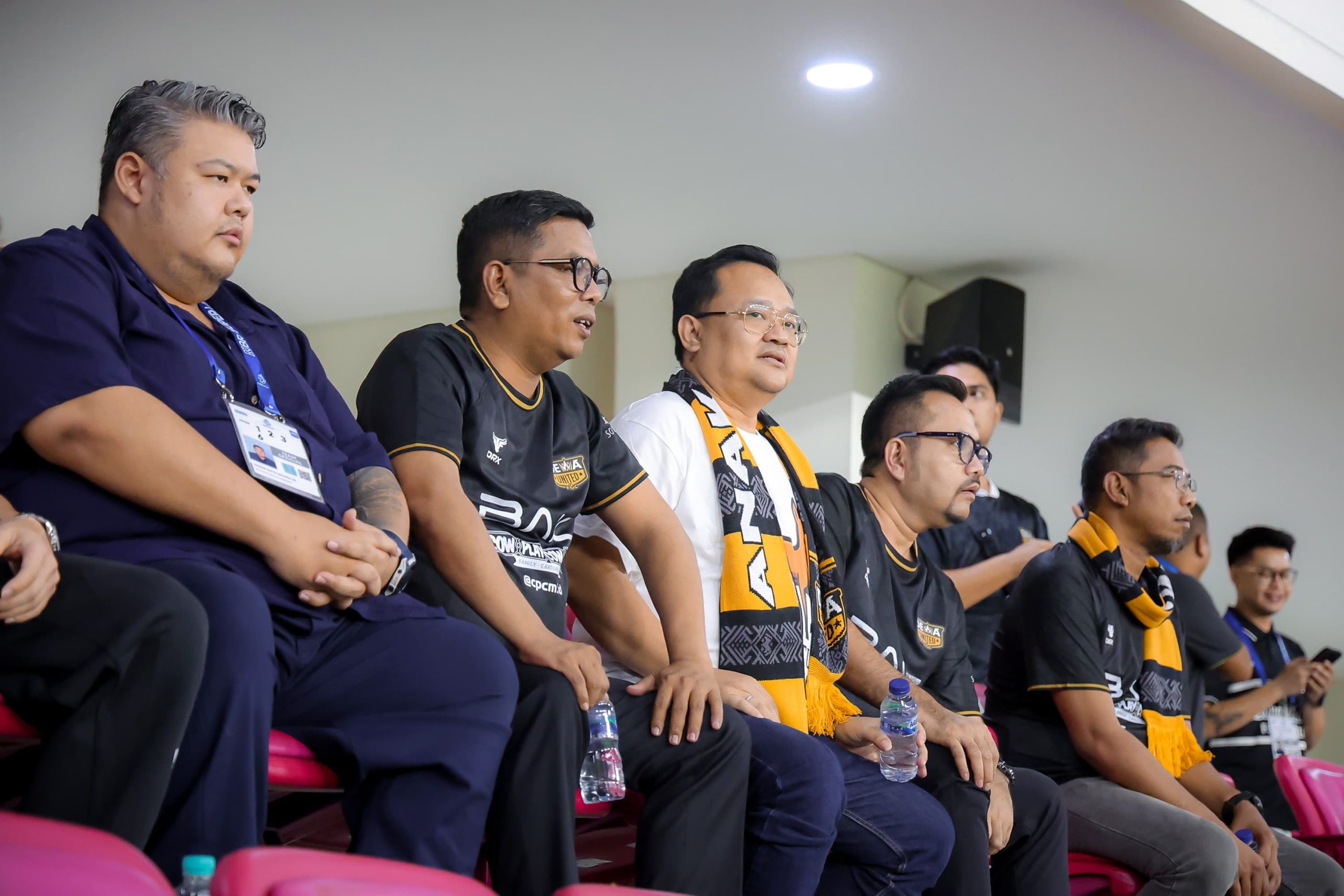 Saksikan Laga Dewa United Vs Persik Kediri, Gubernur Andra Soni Puji Kualitas BIS