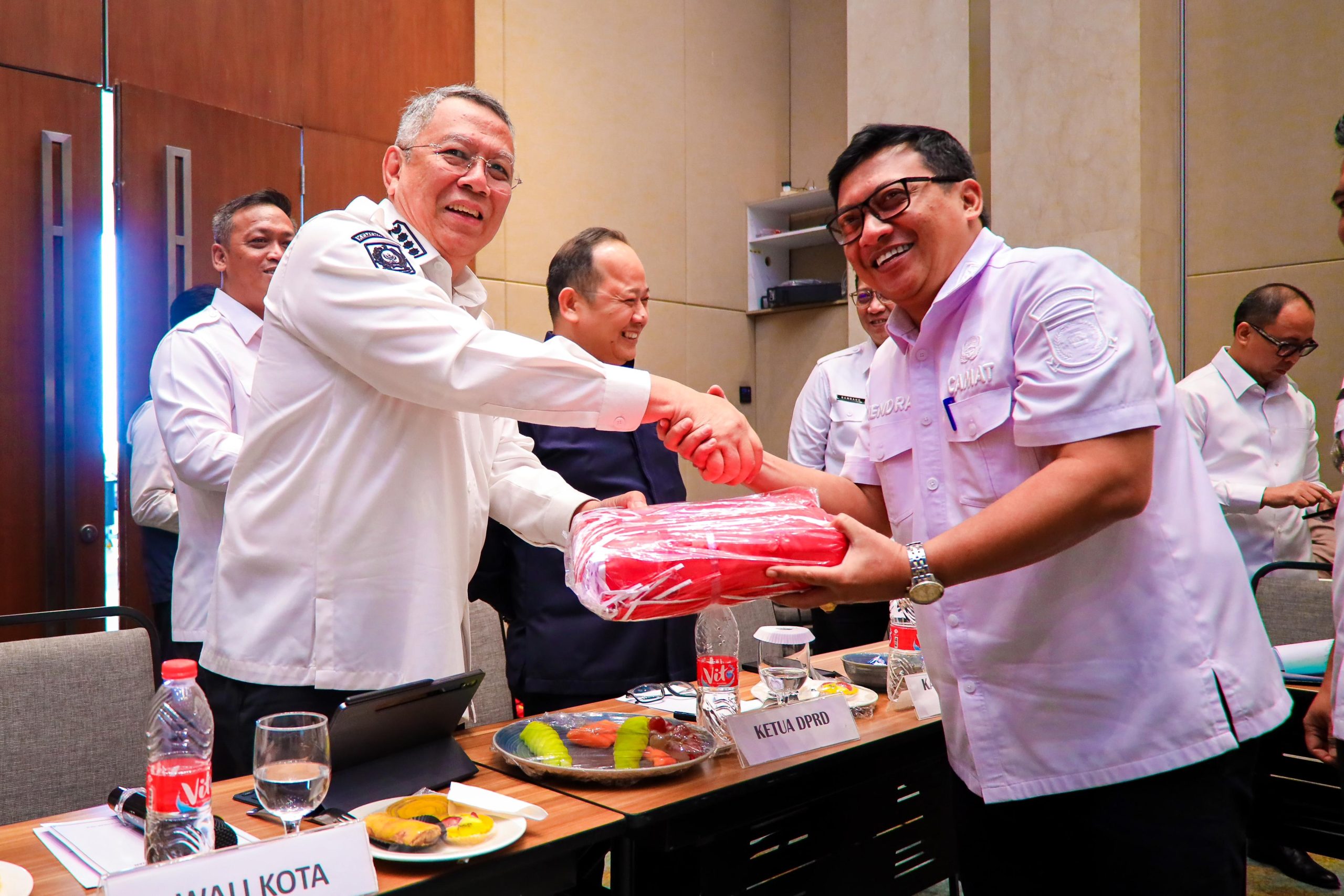 Sambut HUT ke-80 RI, Pemkot Tangsel Sebar 3.780 Bendera Merah Putih di 54 Kelurahan