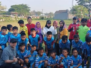Jebol Gawang Pak RW, Wabup Intan Dukung Pembangunan di Sovil Tigaraksa