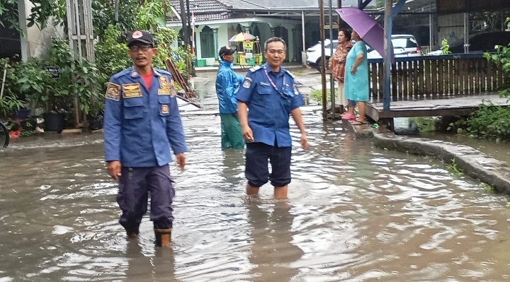 Rumahnya Tergenang, Seorang Ibu di Balaraja Minta Bantuan BPBD Buat Pompa Air