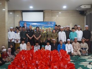 Kejari Kab Tangerang Isi Harlah Kejaksaan dengan Santuni Yatim