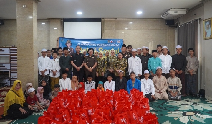Kejari Kab Tangerang Isi Harlah Kejaksaan dengan Santuni Yatim