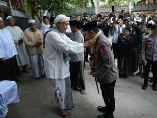 Sowan ke Ponpes Al-Hamidy, Kapolri Minta Nasihat dan Doa Ulama