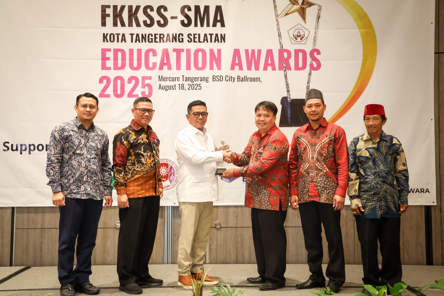 Tangsel Education Awards 2025, Andra Soni Tegaskan Komitmen untuk Pendidikan Gratis Swasta