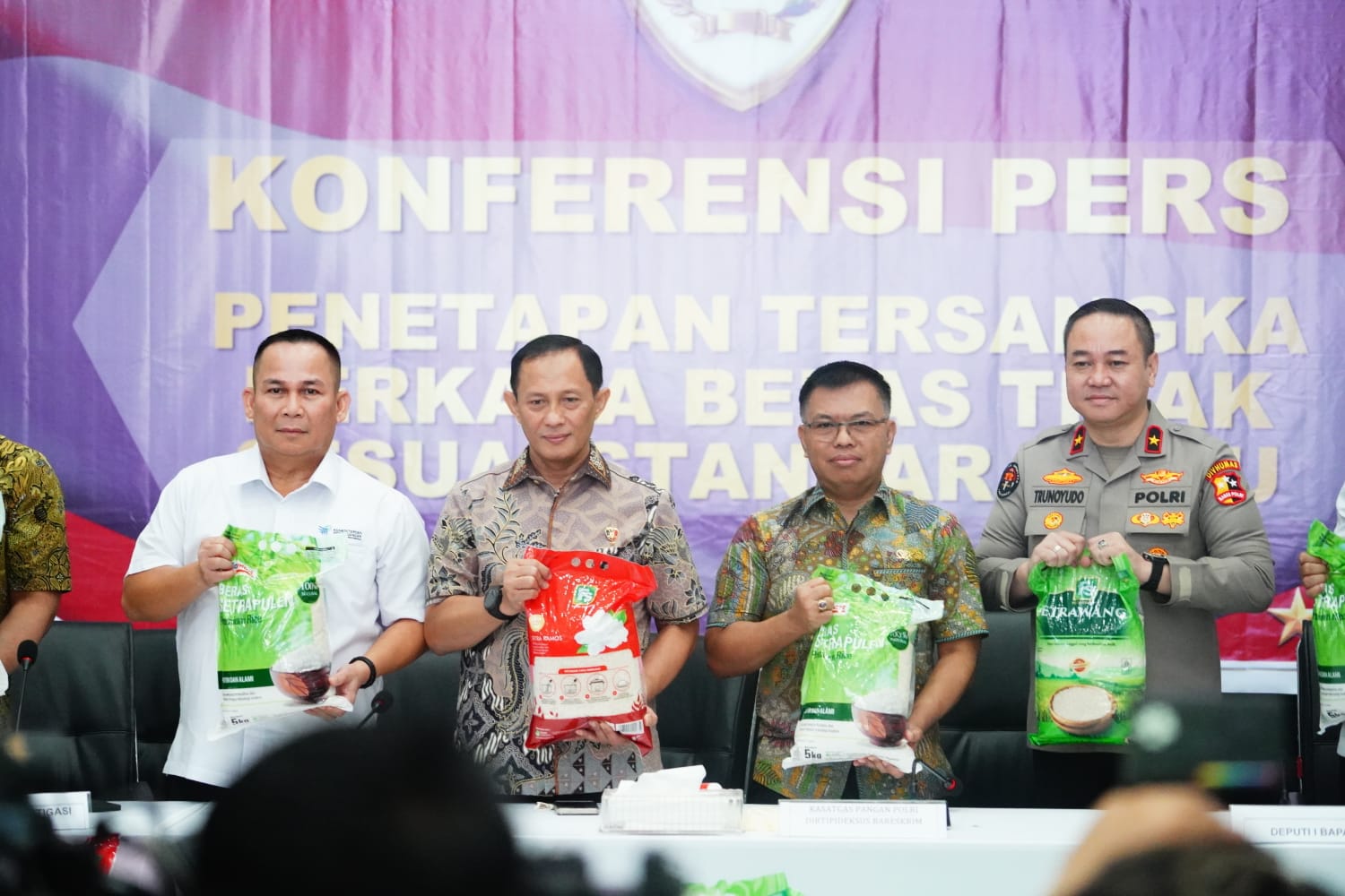 Tiga Pejabat PT FS Jadi Tersangka Kasus Beras Palsu, Terancam 20 Tahun Penjara